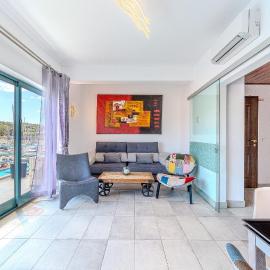Stylish Marina Bungalow, 2 Bedrooms, Pool Access, hotel in Albufeira