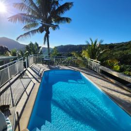Haut de villa 100 m2 avec piscine sur Trois-Rivières vue sur les saintes et la soufrière, Hotel in Trois-Rivières