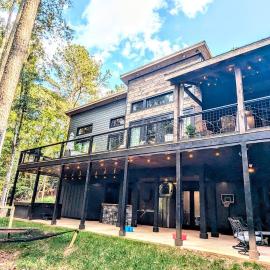 Creekside Cabin, 2 Masters, Bunkbed, Kid & Pet Friendly, Hottub, Zipline, Games, & Multiple Fireplaces: Ellijay şehrinde bir otel