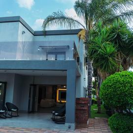 Tlou Luxe stay, hotel in Gaborone