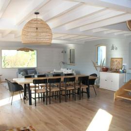 Maison lumineuse avec terrasse proche mer Bangor Belle Ile en mer, hotel en Bangor