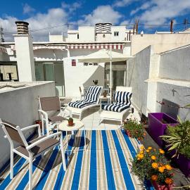 Habitación privada con Baño en un moderno y céntrico Atico en Ciutat Vella