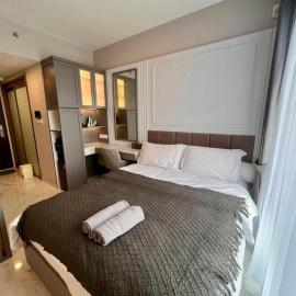 Four Living Sky House BSD, מלון בSamporo