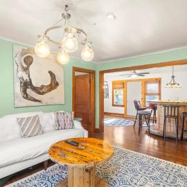 Upper Unit Retreat Pet-Friendly