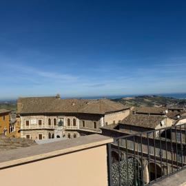Appartamento panoramico nel cuore di Fermo, hotel v destinaci Fermo