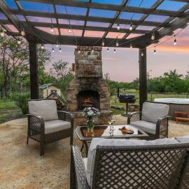 Luxury Home with Fire Pit & Hill Country Views