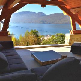 Maison proche du lac avec Jacuzzi et Sauna、Chindrieuxのホテル