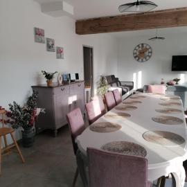 La grange de Binas, grande maison spacieuse avec jardin, hotel en Binas