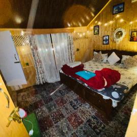 Houseboat Blackpearl
