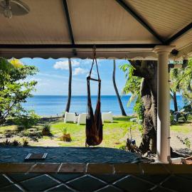 Villa pieds dans l'eau, côté mer