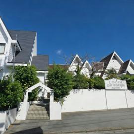 LOGIN OKINAWA -mayonaka-, hotel em Onna