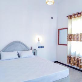 YK House Midigama, hotel i Midigama East