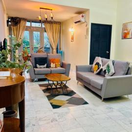 Cathouse-Roamia Retreat-Spacious & Cozy 3 BHK Family Home - Sleeps 8, hotel in Langkawi Islands