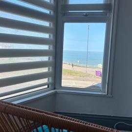 Cosy 2 Bedroom Coastal Retreat with Sea Views and a Private Indoor Hot Tub, hotel in Margate