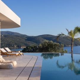 Villa On the Rocks, готель у місті Фінікунда