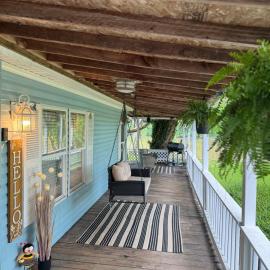 3 bedroom River cabin retreat !, hotel in Terre Haute