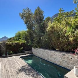 1 Fountain private pool