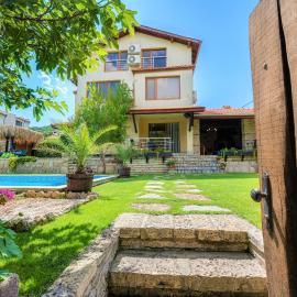 Villa Komitata-Pool and Jacuzzi