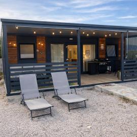 Adria Mobile Home, hotel in Pirovac