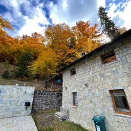 Villa Fresku, hotel in Peje