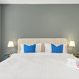 MetaWiseBnB Cronulla Beach Walk to Train & Shops 1