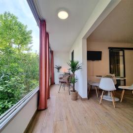 Écrin de Verdure - Design & Confort T2 38m2, WIFI, Piscine & Plage à 200m