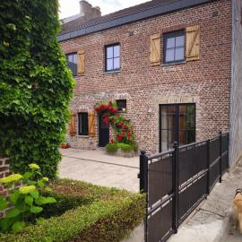 La maison d'Alfred- gîte cosy avec cour, hotel a Burdinne