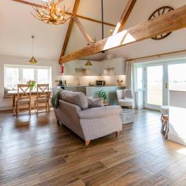 The Sussex Granary - Rural Retreat with Sunset View