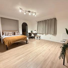Studio Flat – 3 Min to Station – 40 Min London – Van Parking