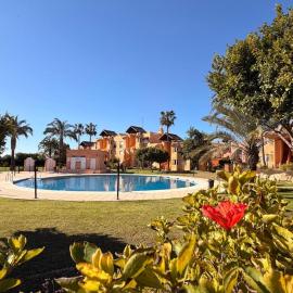Casares del Sol Golf and Beach – hotel w mieście Casares