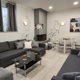 Art house M & F، فندق في Órion