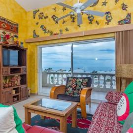 Serene & Warm 3rd Level Condo - Corona del Mar 302