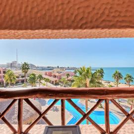 Charming Condo in Great Location Pinacate 412