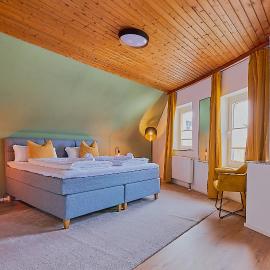 Große Mosel-FeWo, 4 Schlafzimmer & bis zu 8 Pers, mit Parkplatz