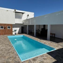 Chácara com piscina no rio sucuriu, hotel in Três Lagoas