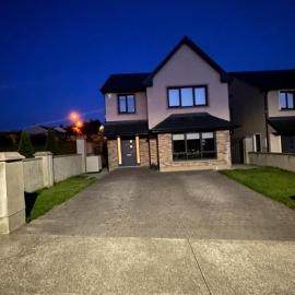 1 luxurious home in family home