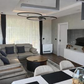 Forest Panorama Luxury Apartment โรงแรมในเวลินกราด