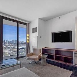 Justin's at Palms Place