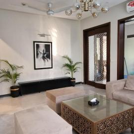 4 Bedrooms Luxury & Modern Full Home In DHA Phase 6 Neat PKLI, Raya & Dolmen, hotel u gradu Lahore