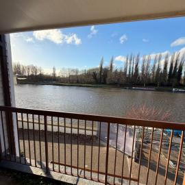 Elegant 1-Bedroom Flat With Stunning Thames views