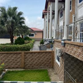 Tukaris Hotel, hotell i Bassa