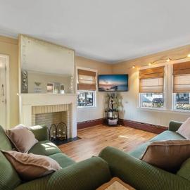 221 W 25Th Ave Front Home - 4 Beds, 2 Bath, hotel in North Wildwood