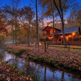 The cozy cabin get away with hot tub, hotel u gradu 'Blue Ridge'