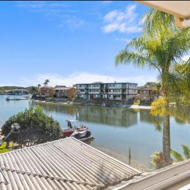 Family Friendly 2 Bed Flat with Balcony, hotel di Mooloolaba