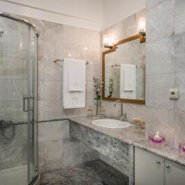 Soul of Sun - Spacious Luxury 90sqm Apartment, 2 Bathrooms, Chania Center, Private Parking Available 900m