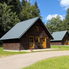 Chalets & Apartments - Base Camp Medvědín, hotell i Špindlerův Mlýn