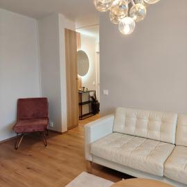 Modern and beautiful two-bedroom apartment, WiFi and parking, hotel v destinaci Hyvinkää