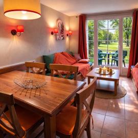 Duplex pour 2-4 personnes à Monflanquin - Piscine - Terrasse - Parking - Campagne - Lot-et-Garonne - draps inclus, hotel u gradu Monflanken