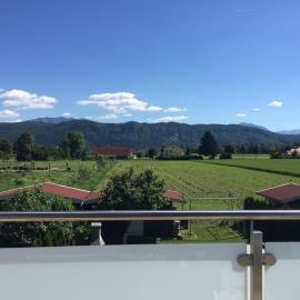 Stylisches Haus in Klagenfurt mit Bergblick、クラーゲンフルトのホテル