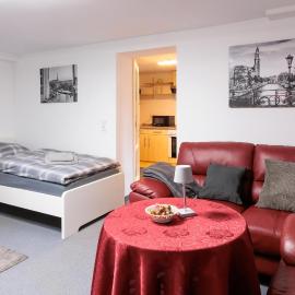 Am Waldrand, hotel v destinaci Radis